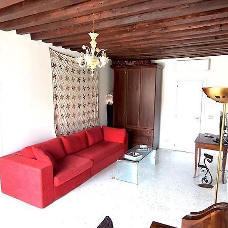 Elisabeth Waterfront Apartment Velence Kültér fotó