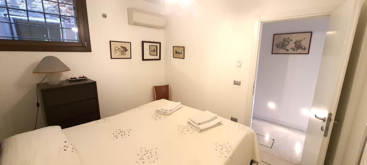 Elisabeth Waterfront Apartment Velence Kültér fotó