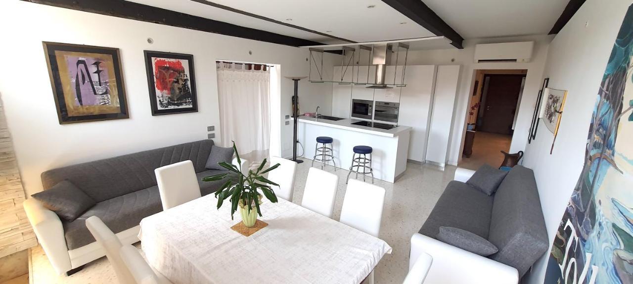 Elisabeth Waterfront Apartment Velence Kültér fotó