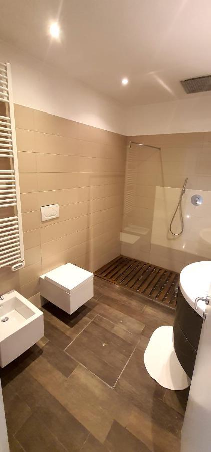 Elisabeth Waterfront Apartment Velence Kültér fotó