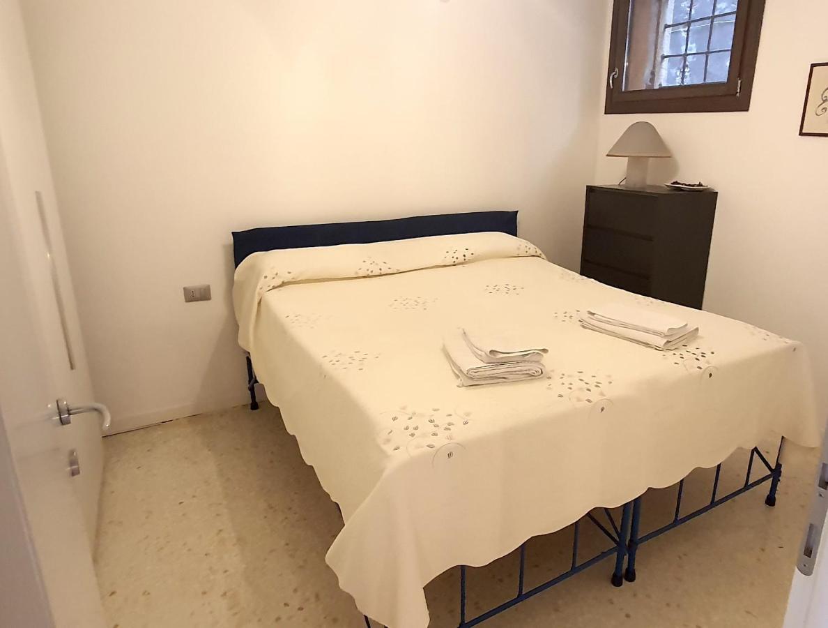 Elisabeth Waterfront Apartment Velence Kültér fotó