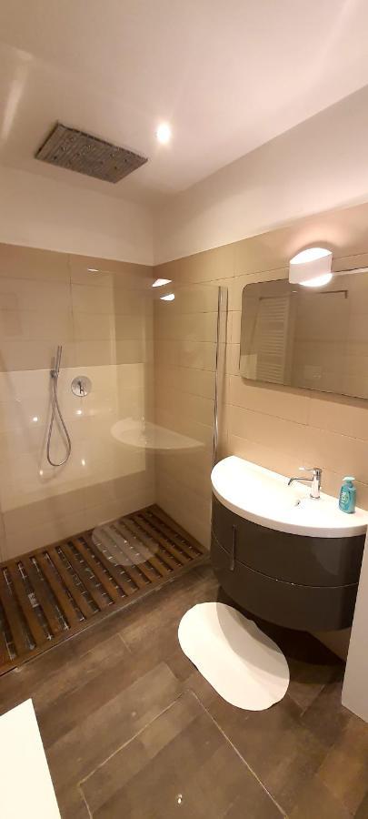 Elisabeth Waterfront Apartment Velence Kültér fotó