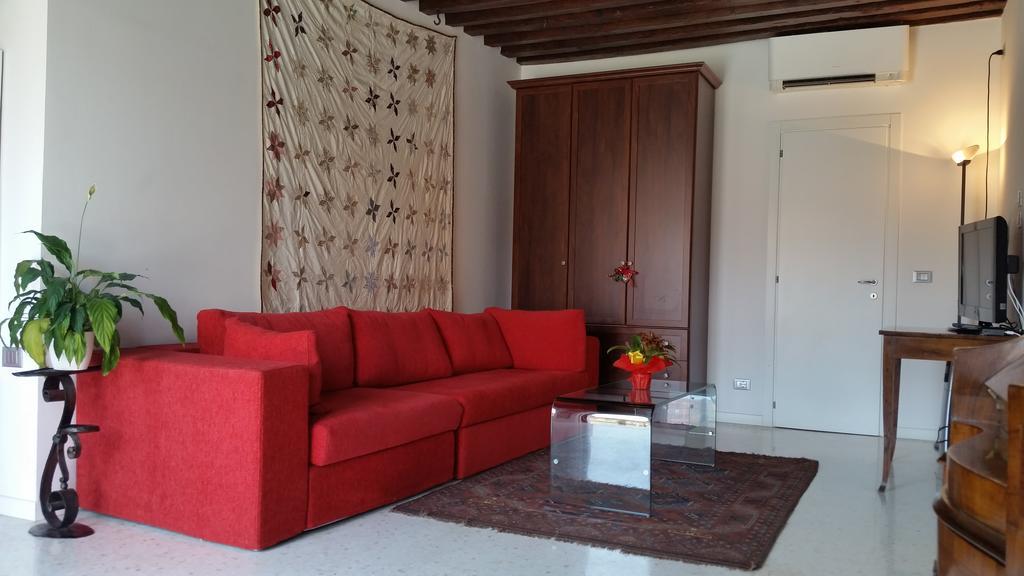 Elisabeth Waterfront Apartment Velence Kültér fotó
