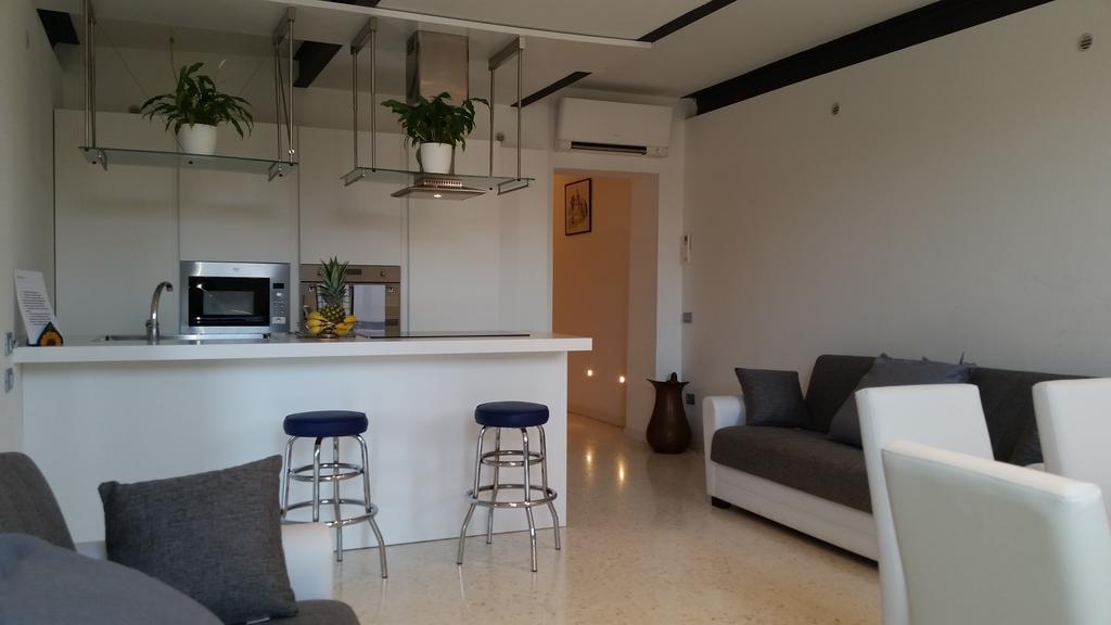 Elisabeth Waterfront Apartment Velence Kültér fotó