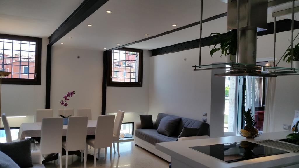 Elisabeth Waterfront Apartment Velence Kültér fotó